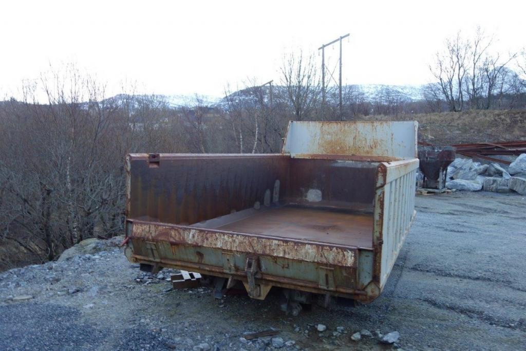 Scania Kombibil med betongmixer, dumperkasse og svingskive