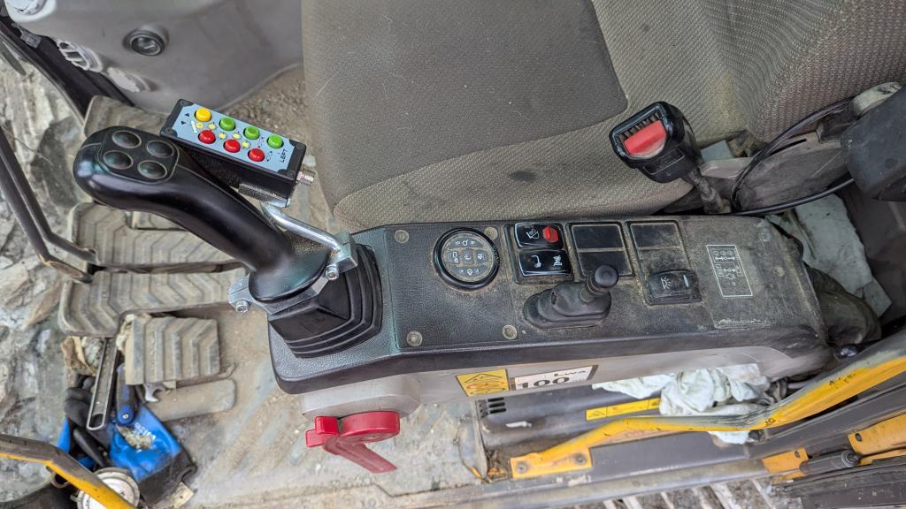 Volvo EC140CL med hogstaggregat, skuffer og tømmerklo