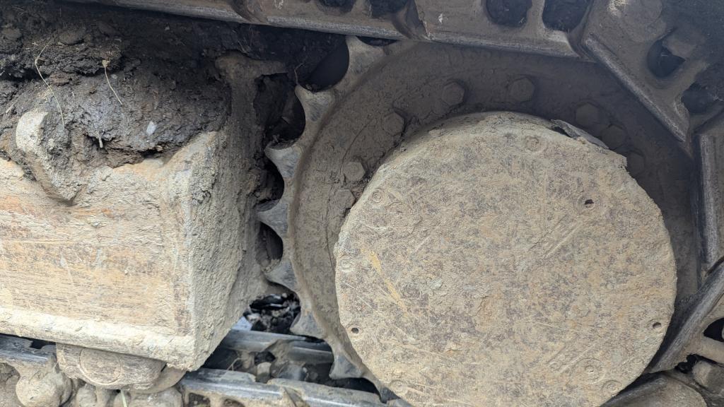 Volvo EC140CL med skuffer og tømmerklo