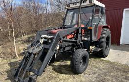 Traktor Zetor 6211 med lasteapparat
