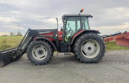 Massey Ferguson m/Quicke 950 laster