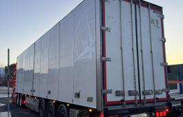 Närko stykkgods tralle med skyvbart kapelltak og hengerfeste 