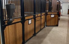 6 hestebokser/Stall